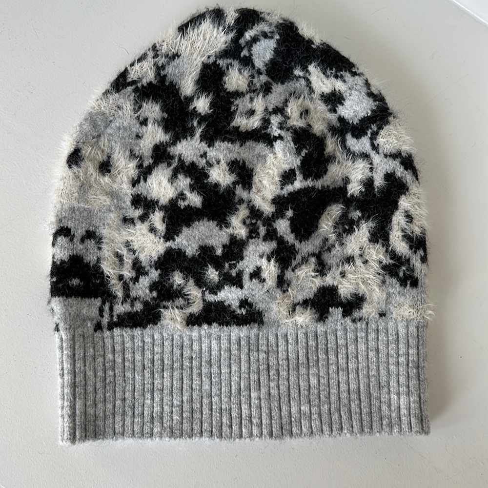 Grey patterned beanie